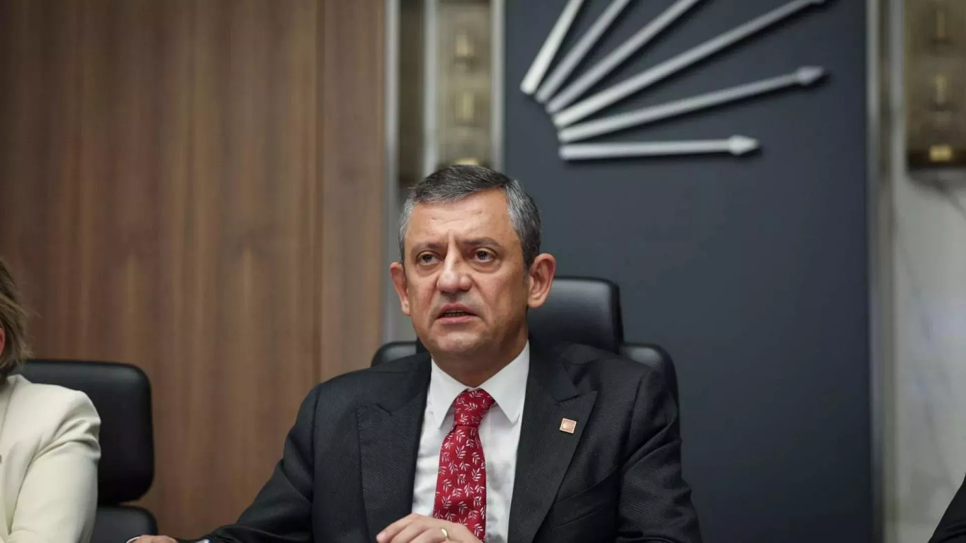 CHP Genel Başkanı Özgür Özel, 6 Nisan’da yapılacak Olağanüstü Kurultay öncesi çarpıcı açıklamalarda bulundu.