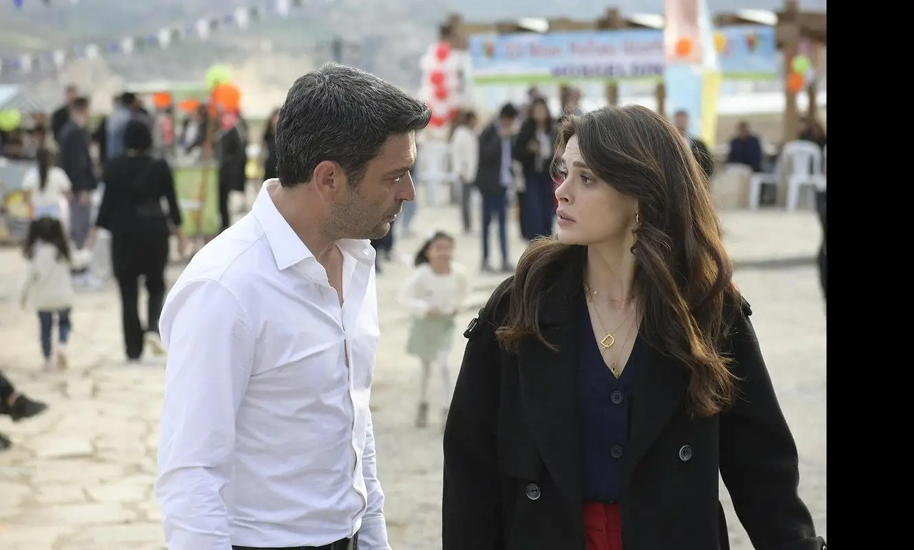 Sinem Ünsal Cannes’da ilk kez kırmızı halıya çıktı, tercihi sosyal medyayı ikiye böldü!