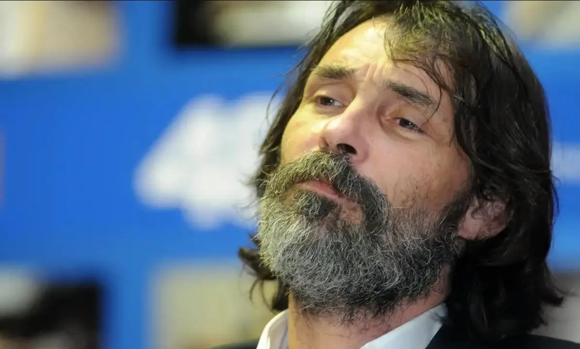 Erdal Beşikçioğlu Kimdir, Kaç Yaşında, Eşi Kim, Oynadığı Filmler ve Tiyatro Oyunları Neler, Güncel İşi Ne?