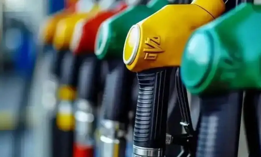 Akaryakıt Fiyatları Dur Durak Bilmiyor! Motorine Bir Zam Daha… Benzin Fiyatları Ne Durumda?