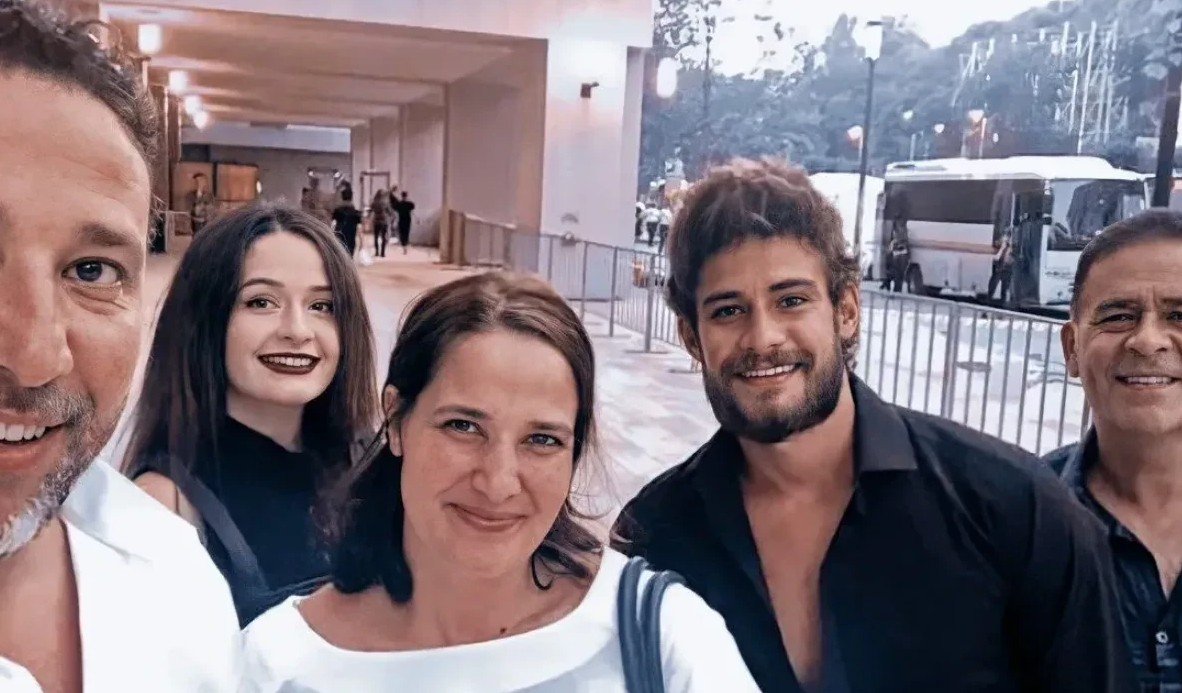 Batuhan Karacakaya ve ailesi