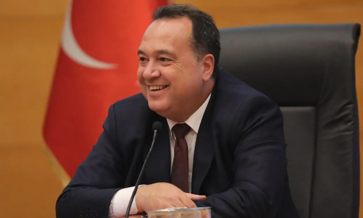 Besim Dutlulu Kimdir? Manisa’nın Yeni Büyükşehir Belediye Başkanı’nın Hayatı ve Kariyeri