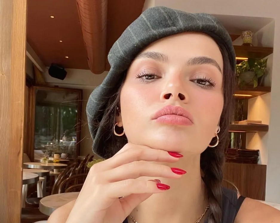 Sinem Ünsal kimdir