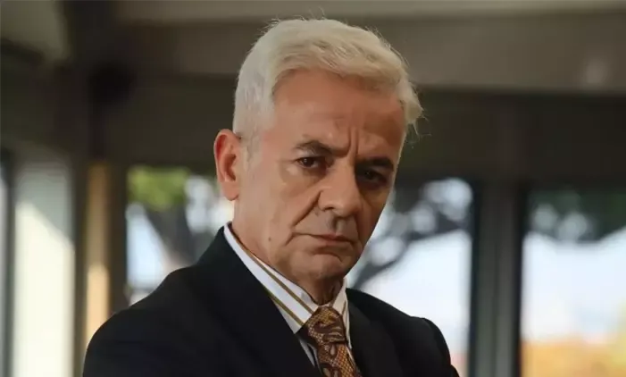 Zafer Algöz Kimdir? Nereli, Kaç Yaşında, Eşi Kim, Oynadığı Diziler ve Hayatı
