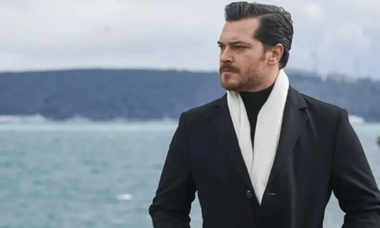 Çağatay Ulusoy’un Dayısıyla Çekildiği Fotoğraf Geçmişe Yolculuk Yaptırdı!