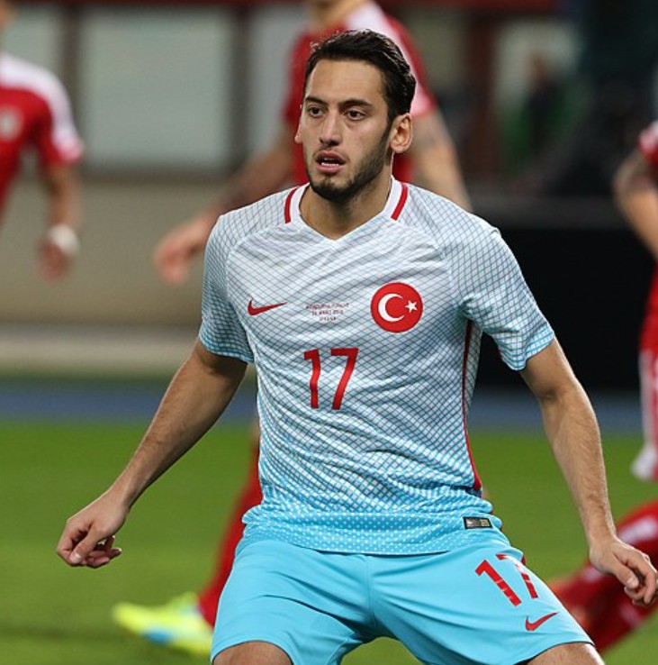 Hakan Çalhanoğlu Kimdir