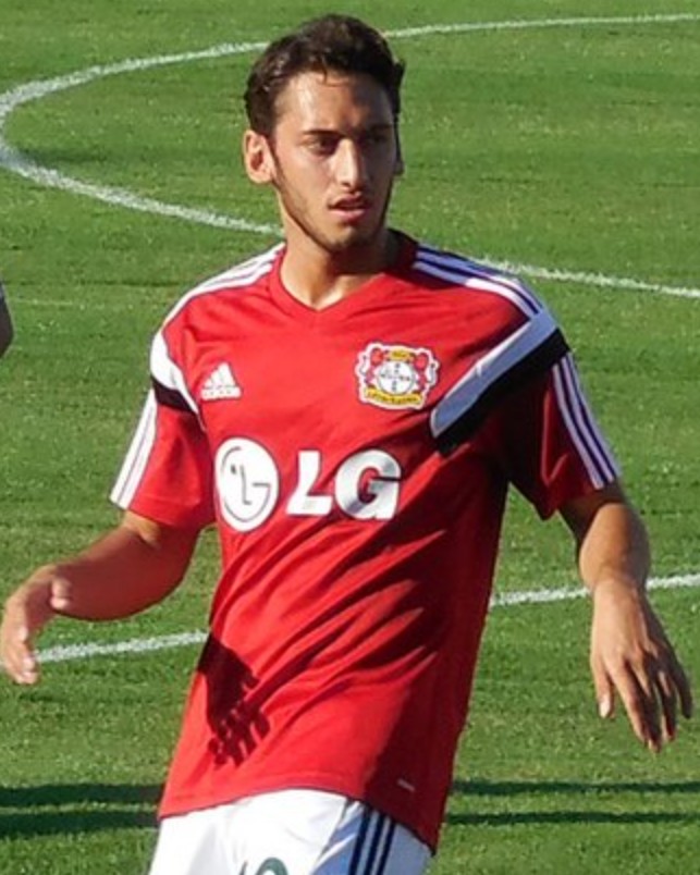 Hakan Çalhanoğlu Kimdir
