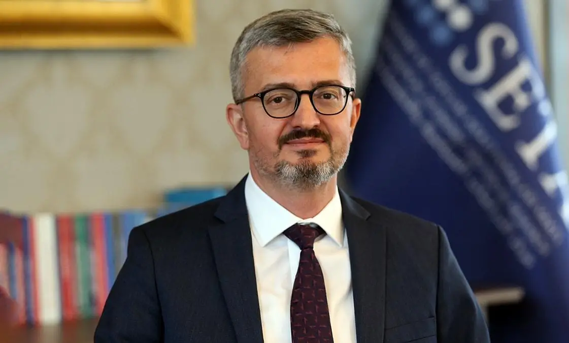 Burhanettin Duran kimdir? Eğitimi, akademik kariyeri, aslen nereli, kaç yaşında, evli mi?