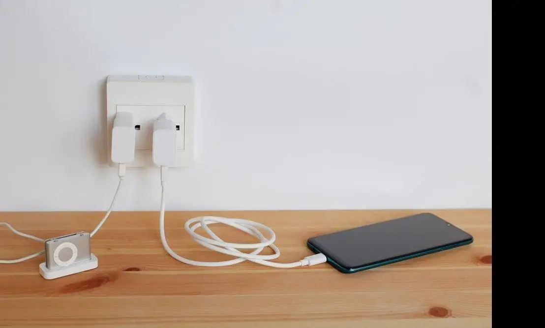 Bu Şarj Cihazları Elektrik Faturanızı İkiye Katlıyor: Hemen İnceleyin!