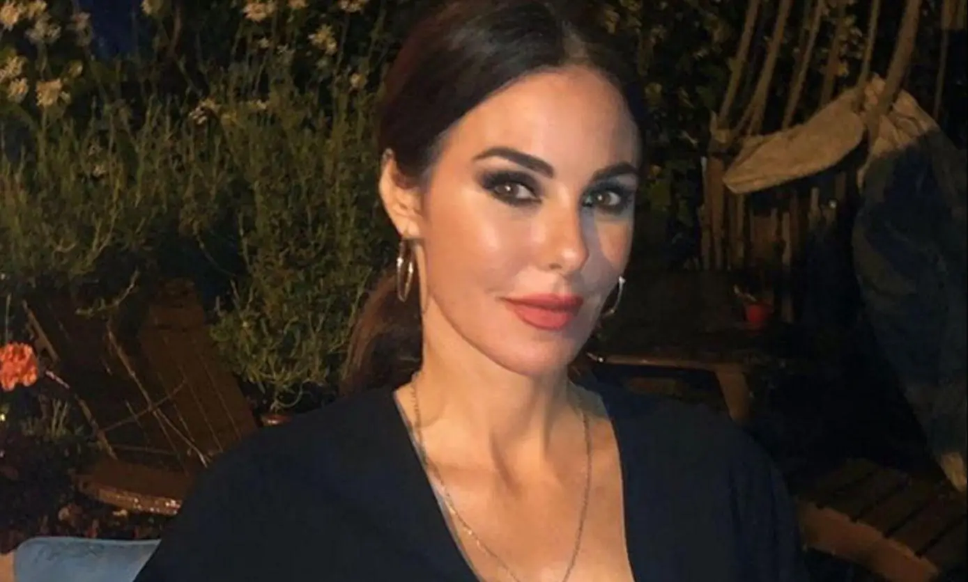 Defne Samyeli Kimdir, Kaç Yaşında, Memleketi Neresi, Kanseri Ne Oldu, Kaç Kez Evlendi, Eşi Kim, Çocukları Kim