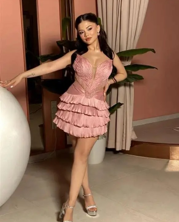 Eda Sakız Kimdir