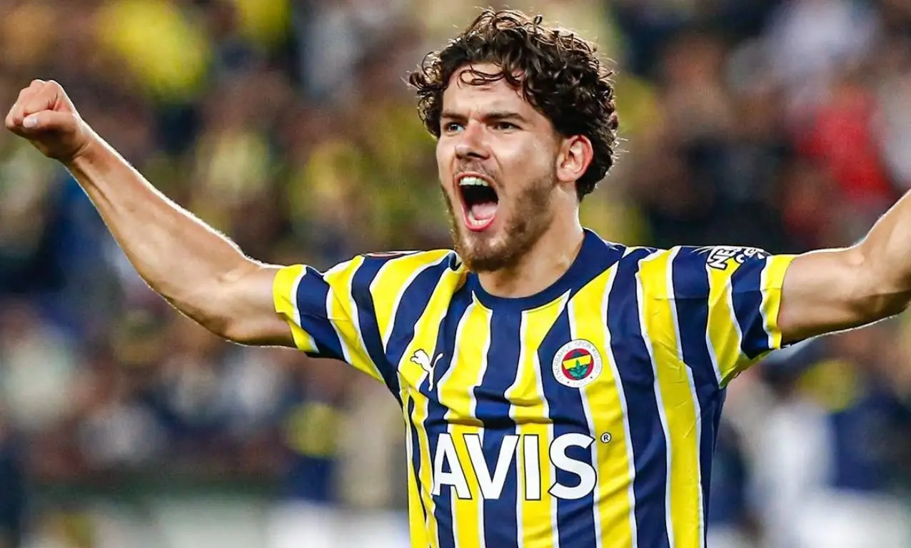 Ferdi Kadıoğlu Kimdir? Oynadığı Takımlar, Nereli, Boyu, Kaç Yaşında ve Milli Takım Kariyeri
