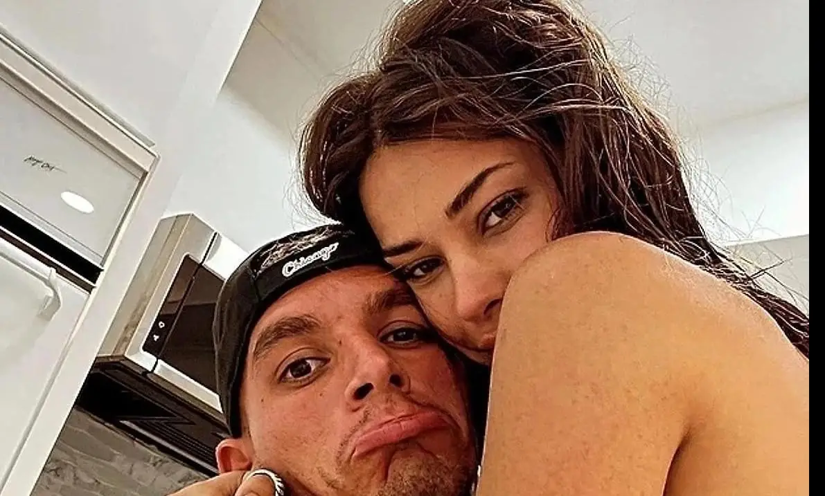 Lucas Torreira Maç Sonrası Yeniden Barıştığı Sevgilisi Devrim Özkan’ın Yanına Koştu