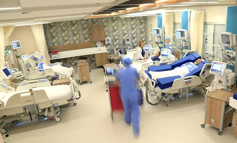 Yürürken yorgun mergi ile vuruldu, yaşam mücadelesi veriyor