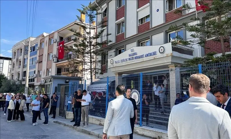 İzmir'de polis karakolu saldırısında bir polis daha şehit oldu