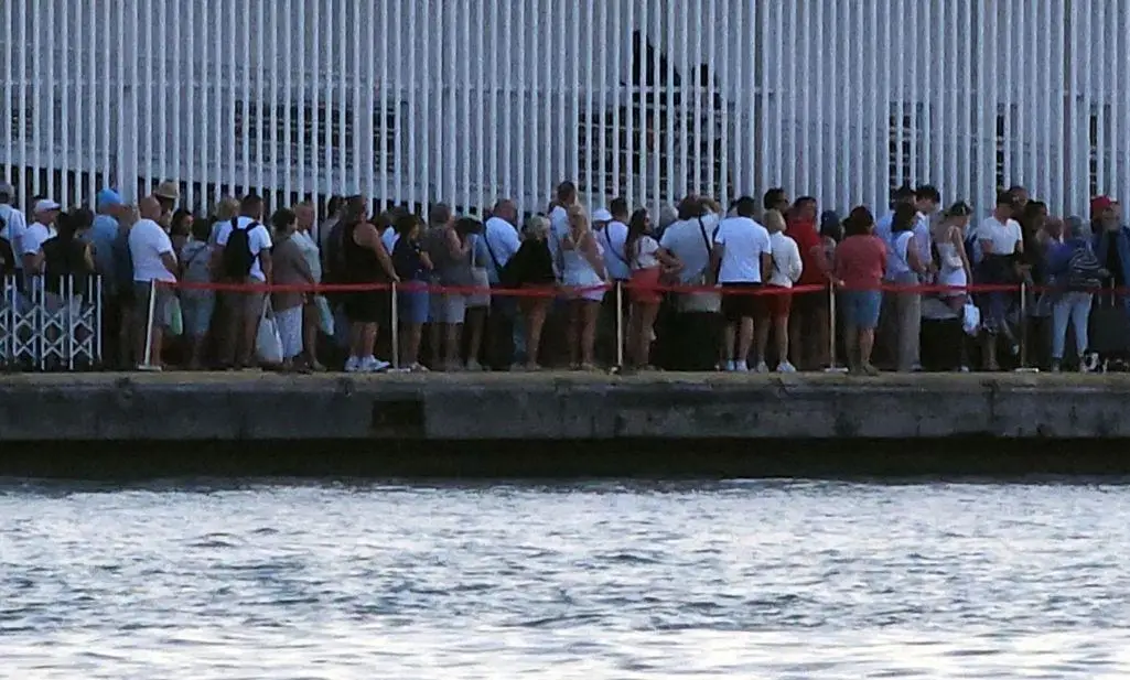 Bodrum'da gümrük sistemi çöktü: Turistler içerde kaldı!