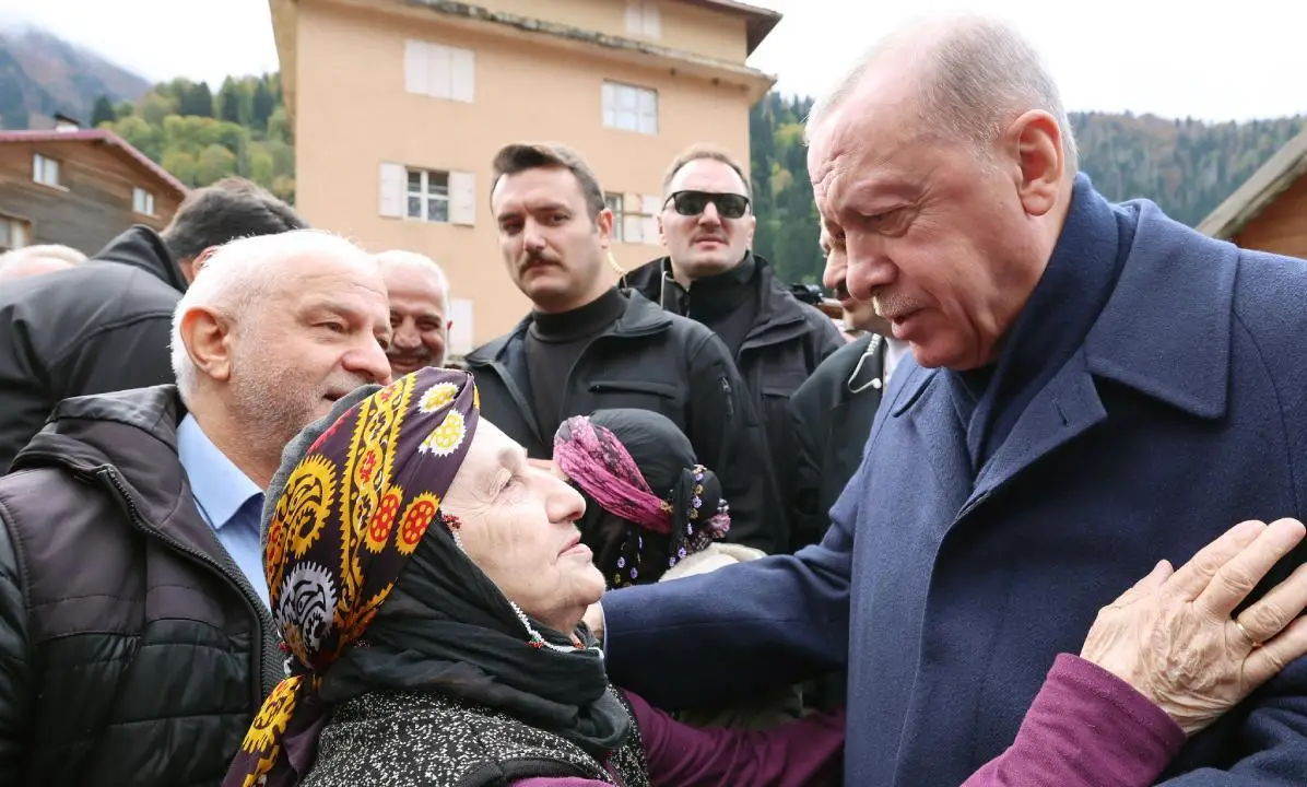 Cumhurbaşkanı Erdoğan memleketi Rize'de komşularını ziyaret etti