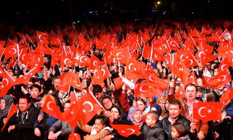 Yüzbinler sokakta: Cumhuriyet coşkusu kutlanıyor!