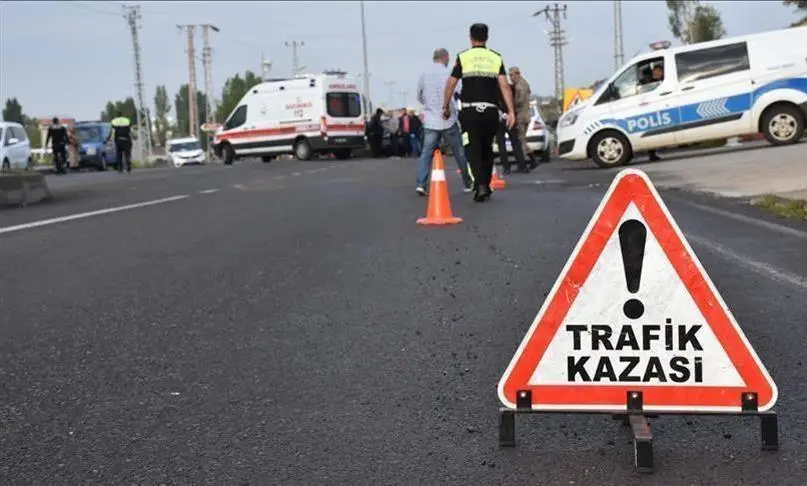 Kocaeli'de cenazeye gidenleri taşıyan midibüs kaza yaptı