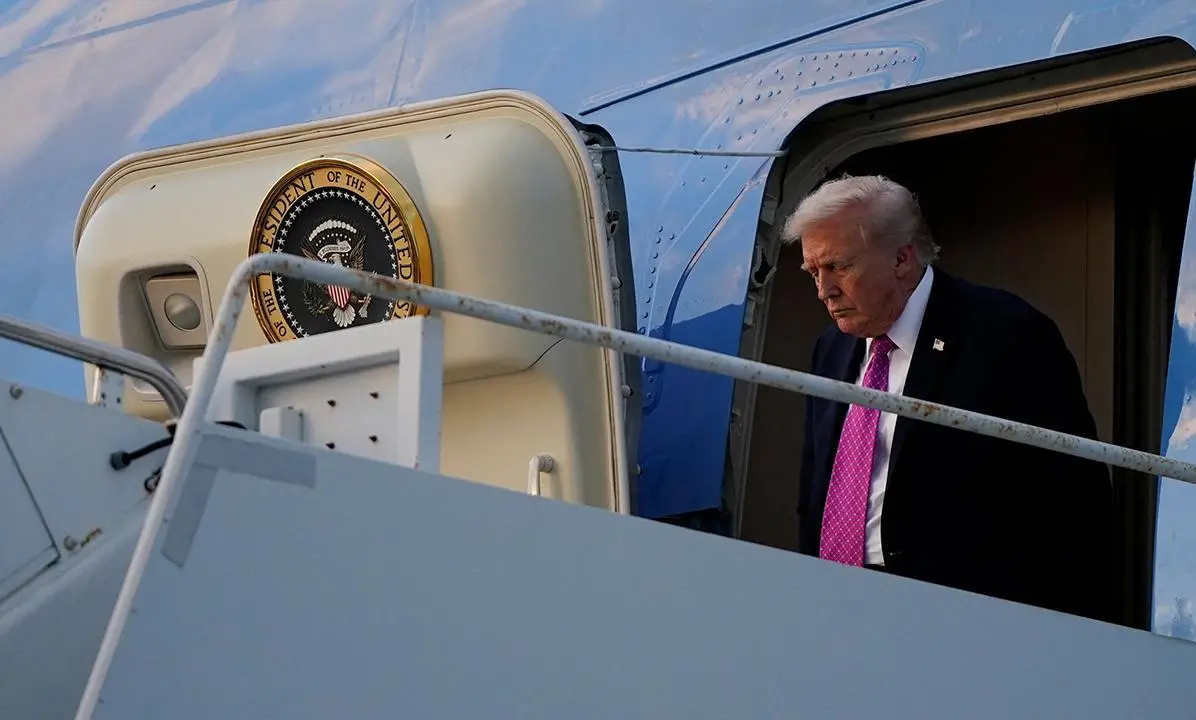 Trump'ın uçağının yanında şüpheli cisim tespit edildi: FBI düğmeye bastı!
