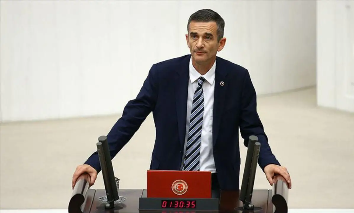 CHP'ye geçen Ümit Dikbayır kimdir? Evli mi, ne iş yapıyor? Hayatı ve biyografisi
