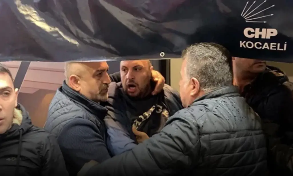 Kocaeli'nde, CHP kongresinde arbede çıktı!