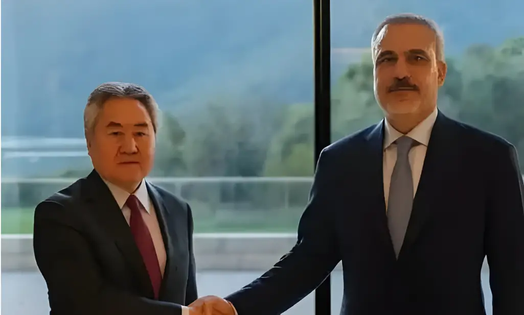 Hakan Fidan, Kırgız mevkidaşıyla bir araya geldi