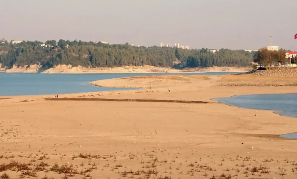 Türkiye'de kuraklık durdurulamıyor... Nehrin son hali yürek burktu