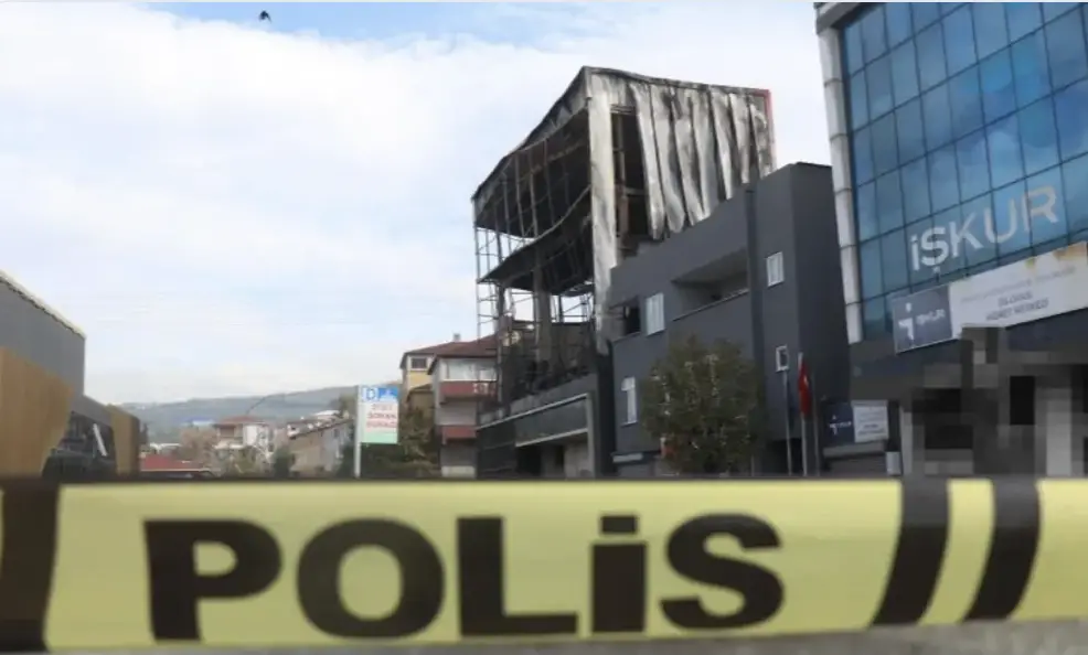 Dilovası’ndaki parfüm dolum tesisi yangınında 5 kişi açığa alındı