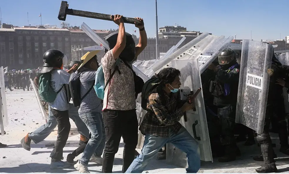 Meksika'da gençlerin sokak hareketi: 'Z Kuşağı' 12 maddelik değişim manifestosunu duyurdu