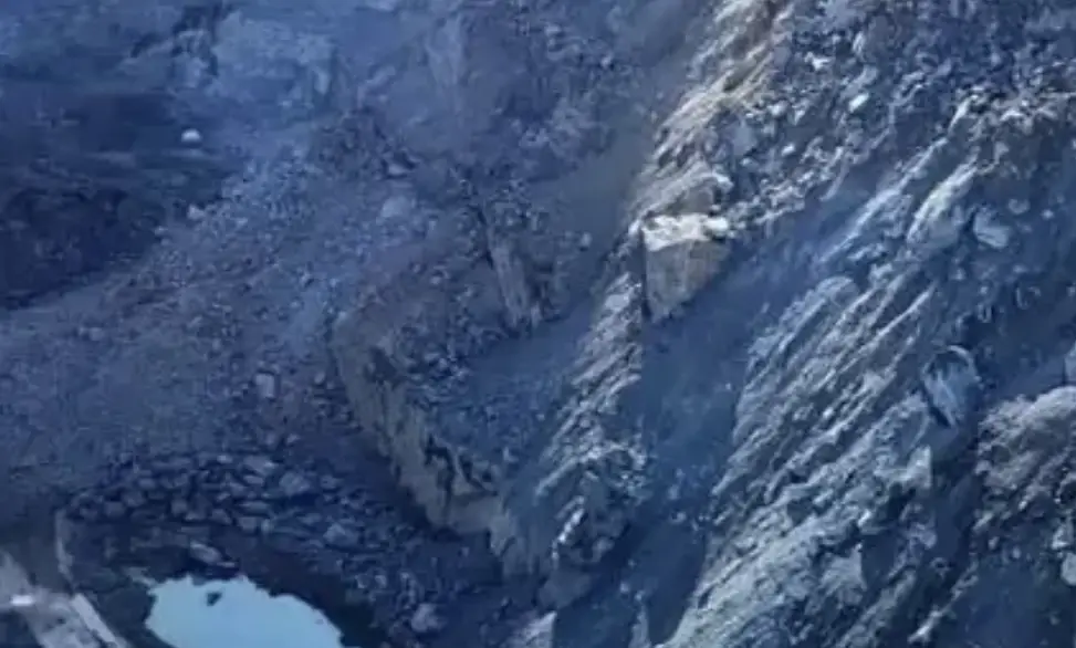 Göçük altında kalan şantiye müdürünü arama çalışmaları sürüyor