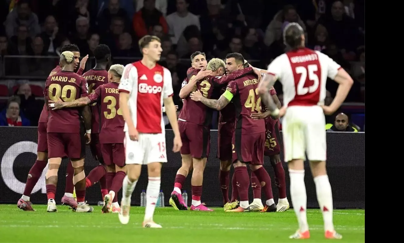 Galatasaray Ajax’ı 3-0 yıktı, Hollanda basını şokta!