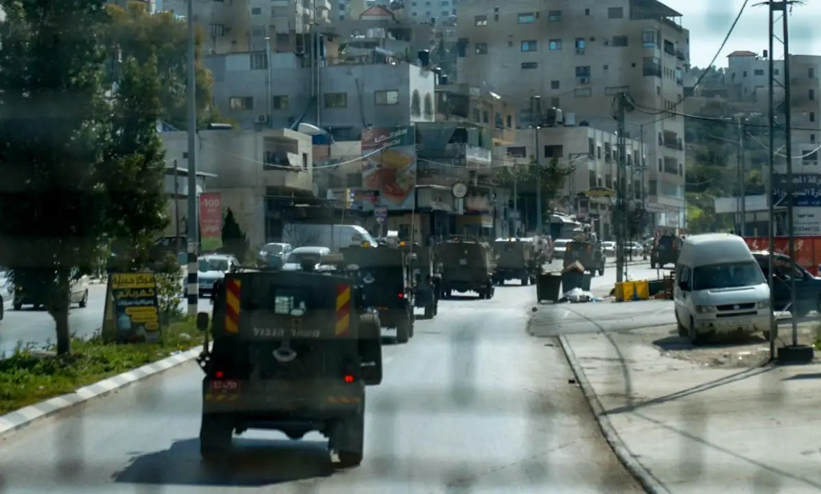 İşgalci İsrail ordusu Nablus ve çevresinde geniş çaplı operasyonlar düzenledi