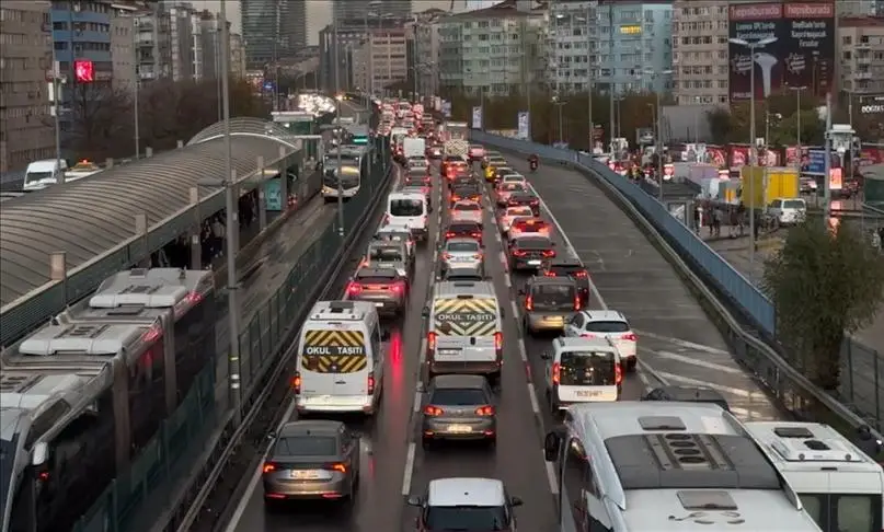 İstanbul'da trafik yoğunluğu yüzde 100'e yaklaştı